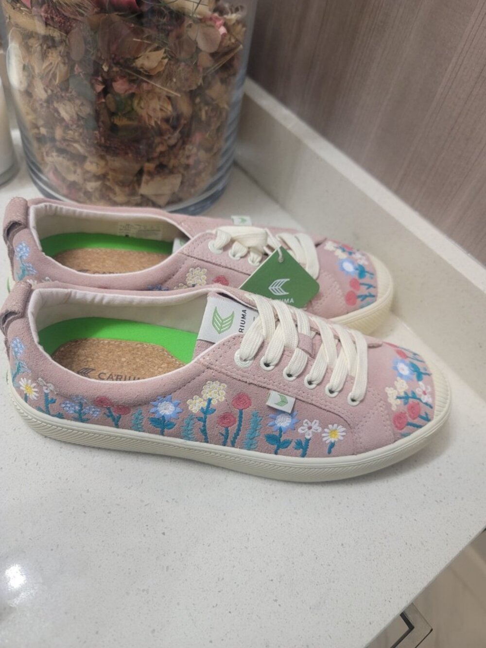 Cariuma Suede Embroidered Flower Sneaker-Sand Women Size 11.5 US New Multicolor - Picture 5 of 9